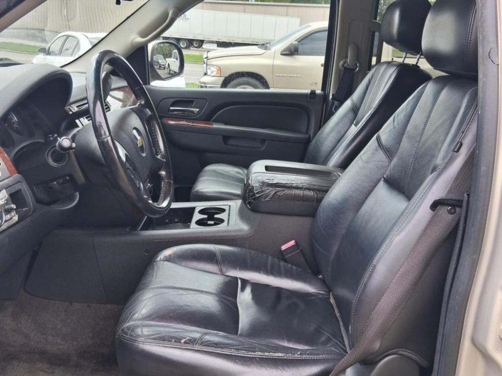 2010 Chevrolet Suburban LT - Photo 8